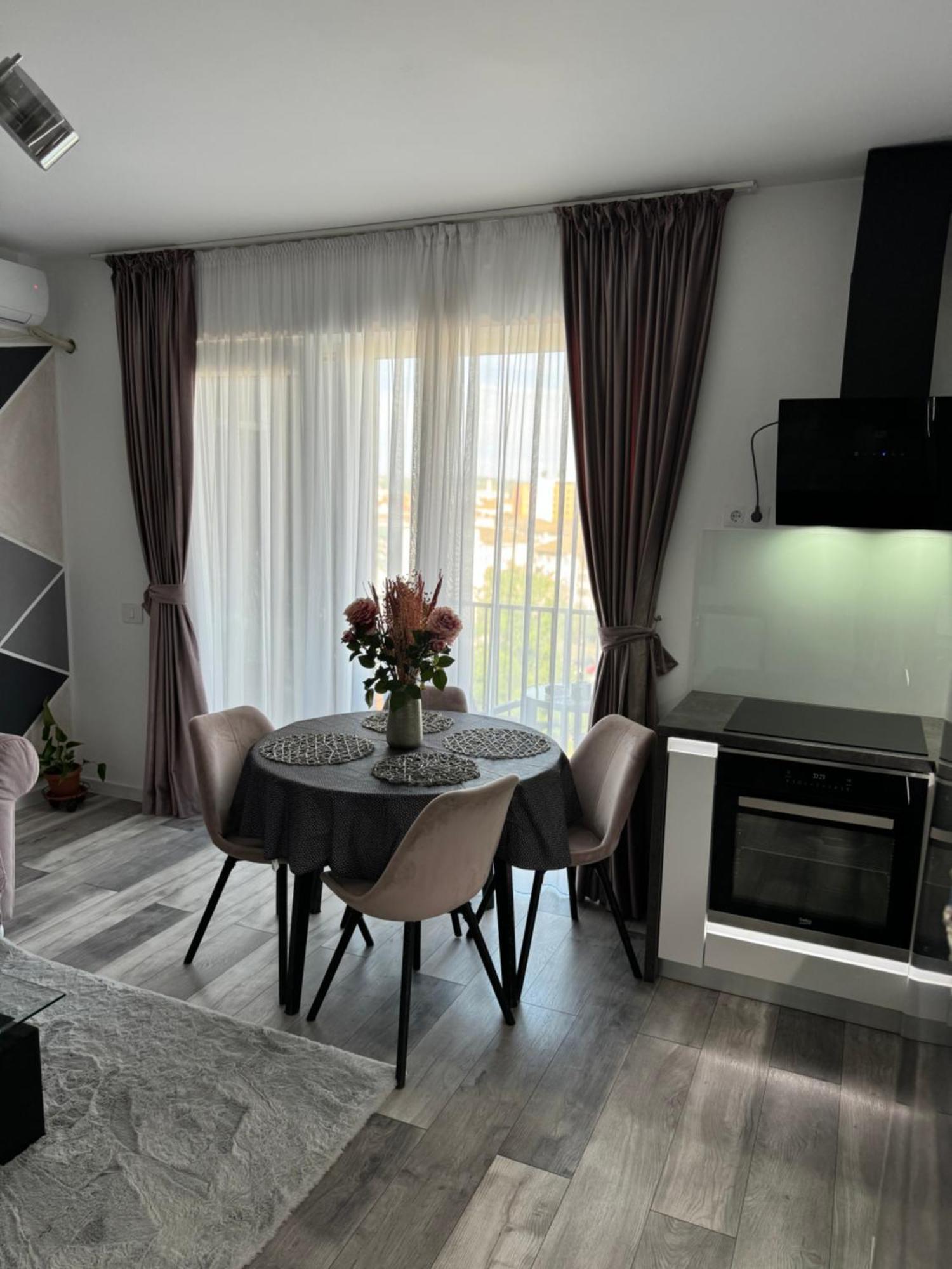 Magnific Appartement Oradea Buitenkant foto